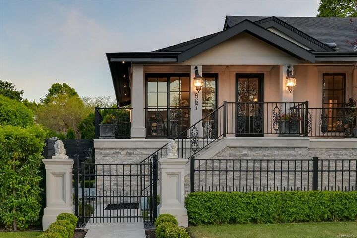 Property Photo: 867 Victoria Ave BC V8S 4N4