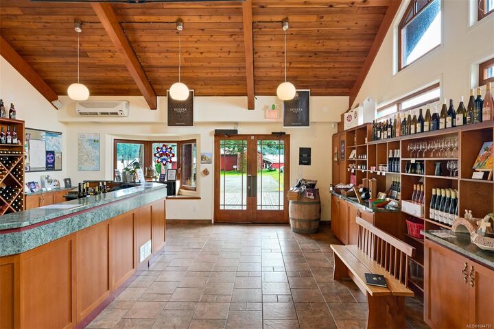 Property Photo: 840 Cherry Point Rd BC V0R 1L3
