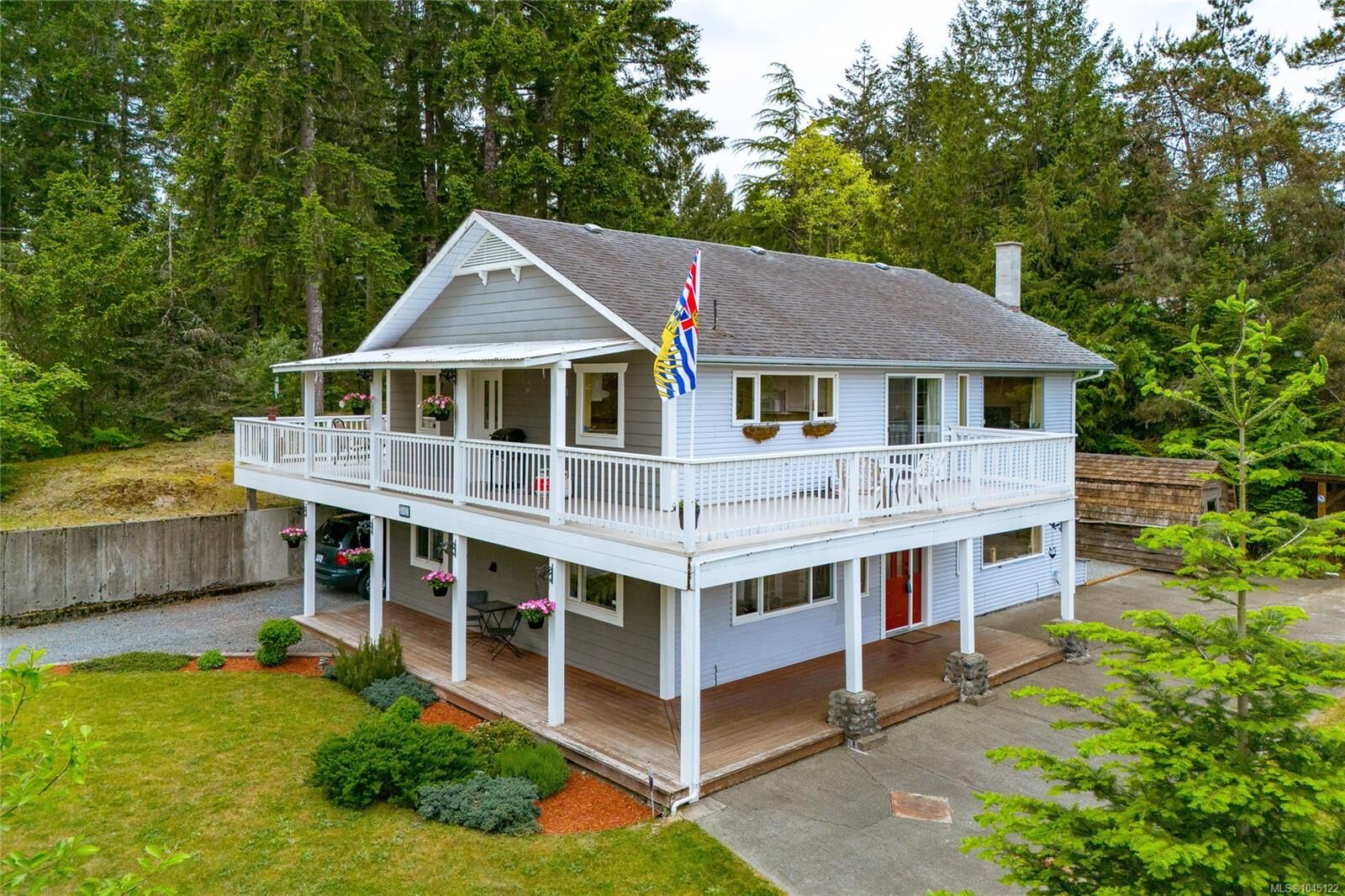 Property Photo: 4041 Cambrai Rd BC V9L 1N9