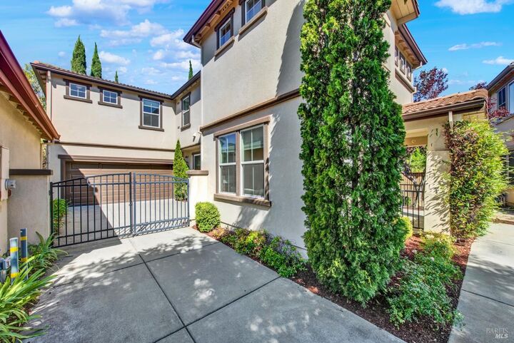 Property Photo:  911 Walden Court  CA 94533 
