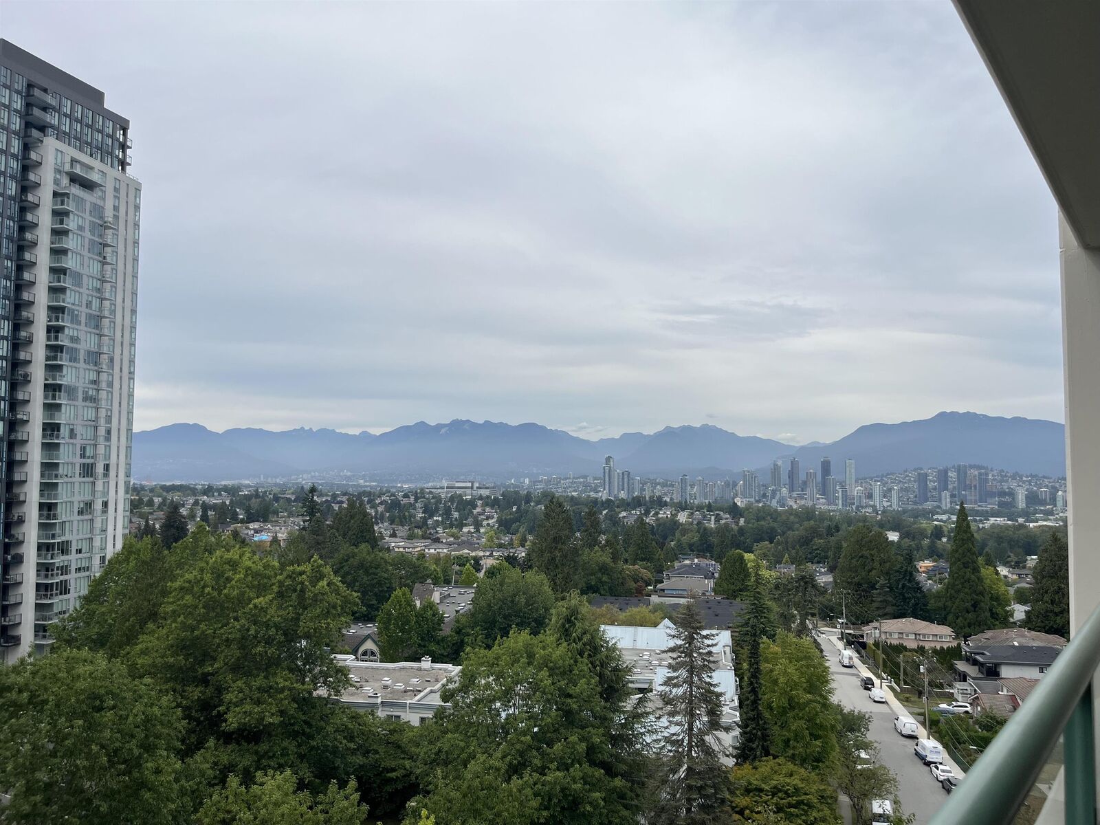 Property Photo: 5833 Wilson Avenue 1105 BC V5H 4R8
