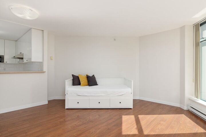 Property Photo: 4567 Hazel Street 902 BC V5H 4V4