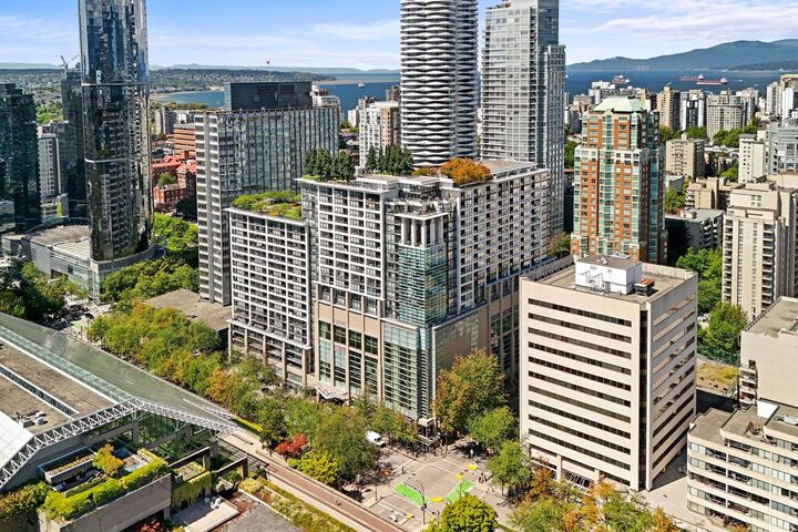 Property Photo:  938 Smithe Street 1321  BC V6Z 3H8 