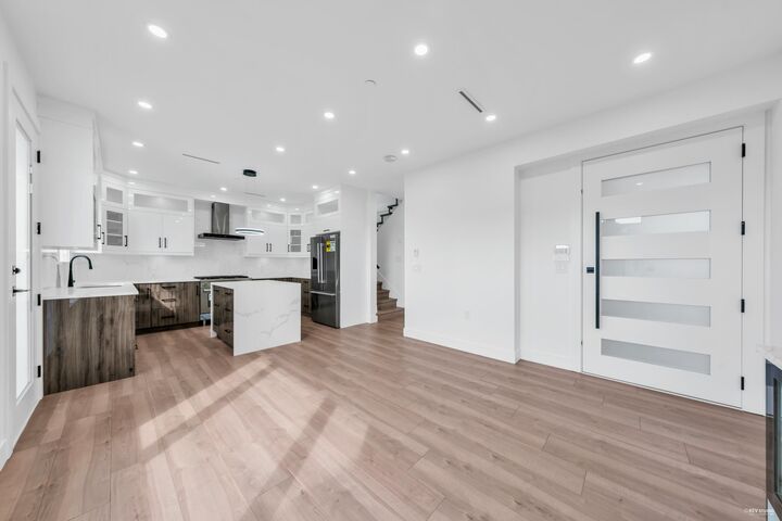 Property Photo: 3344 Adanac Street 2 BC V5K 2P3
