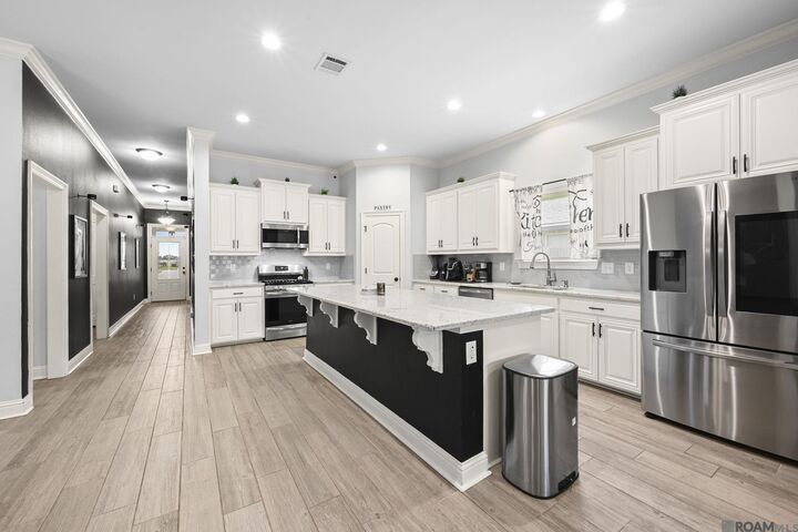 Property Photo: 1180 Lakehaven Dr LA 70737
