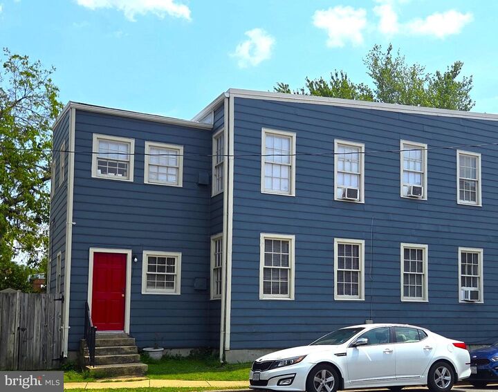 Property Photo: 301 West Street N 2 VA 22314