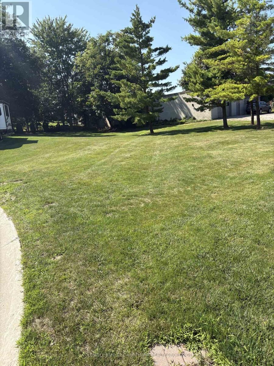 Property Photo: 4 Durand Court ON N0M 2T0