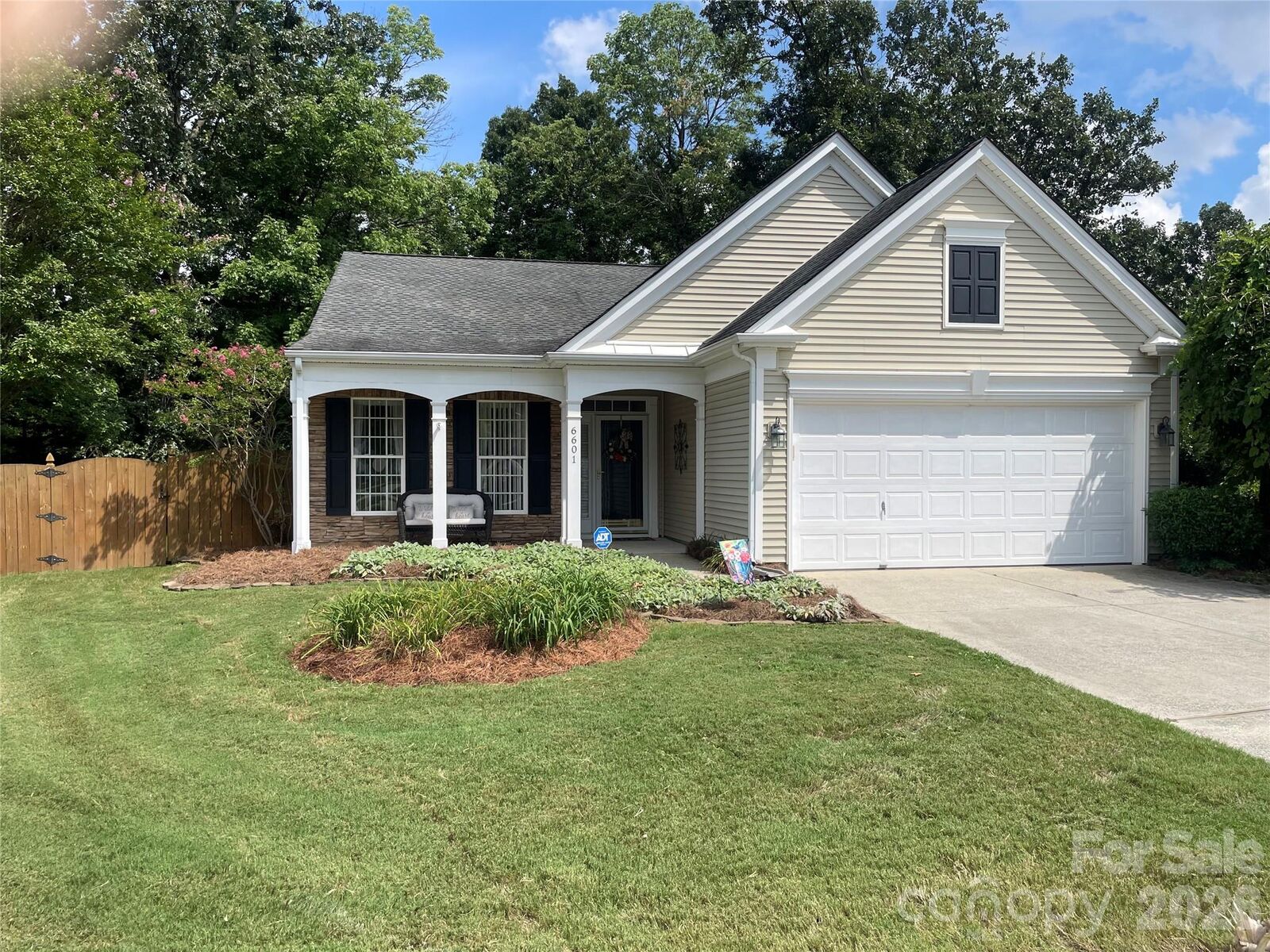 Property Photo:  6601 Warbler Wood Court  NC 28269 