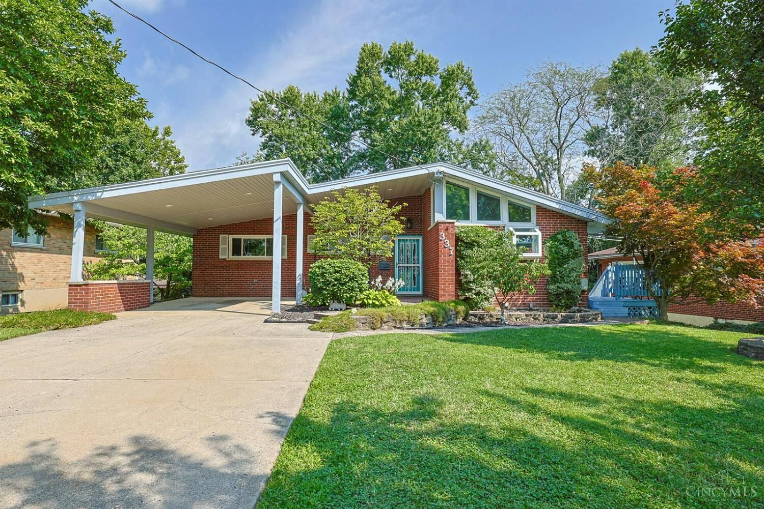 Property Photo: 337 Glen Oaks Drive OH 45238