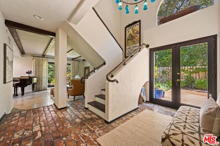 Property Photo: 11662 Duque Dr CA 91604