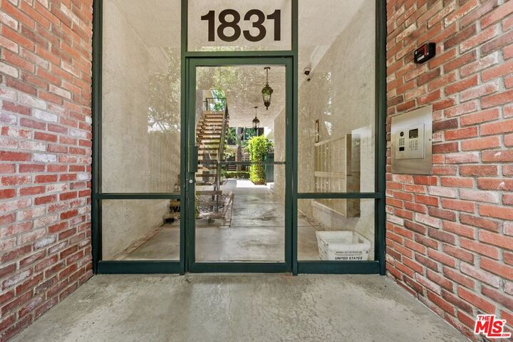 Property Photo: 1831 Barry Ave, Unit 3 CA 90025
