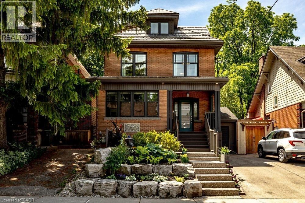 Photo de la propriété:  99 Hillcrest Avenue  ON L8P 2X1 