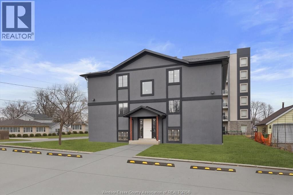 Property Photo:  120 Centre Street 1B  ON N8M 1P9 