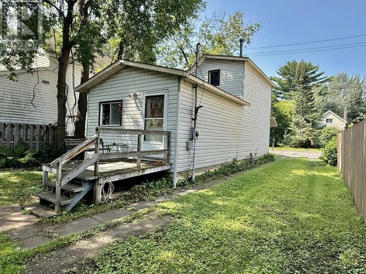Property Photo: 446 Vickers St N ON P7C 4B5