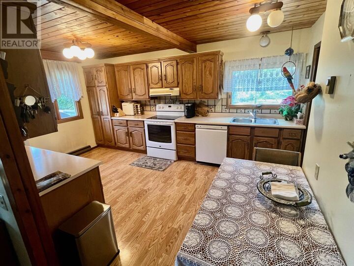Property Photo: 71 Lakeview Rd ON P8N 2Y4