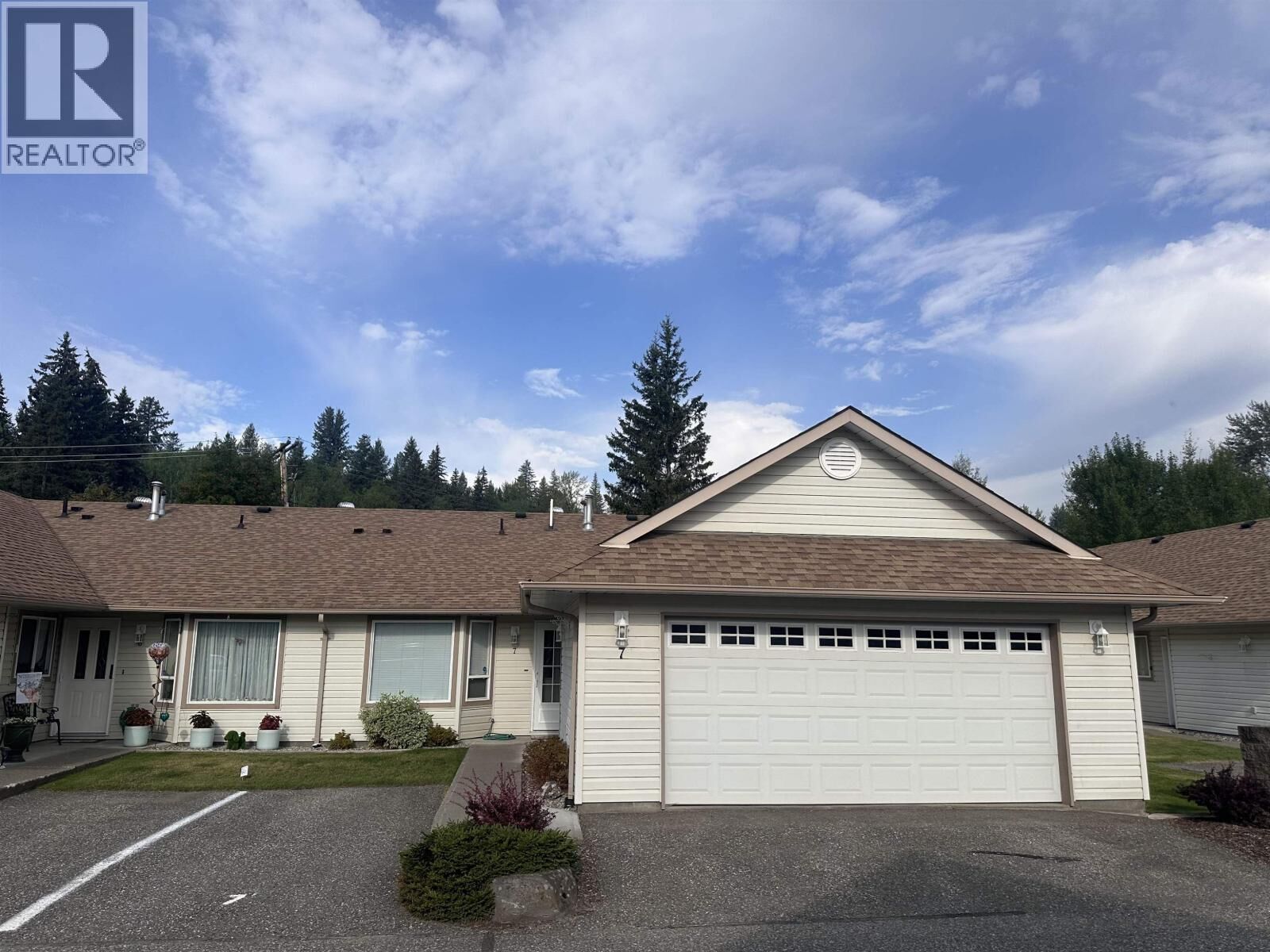 Property Photo: 490 Lewis Drive 7 BC V2J 5W2