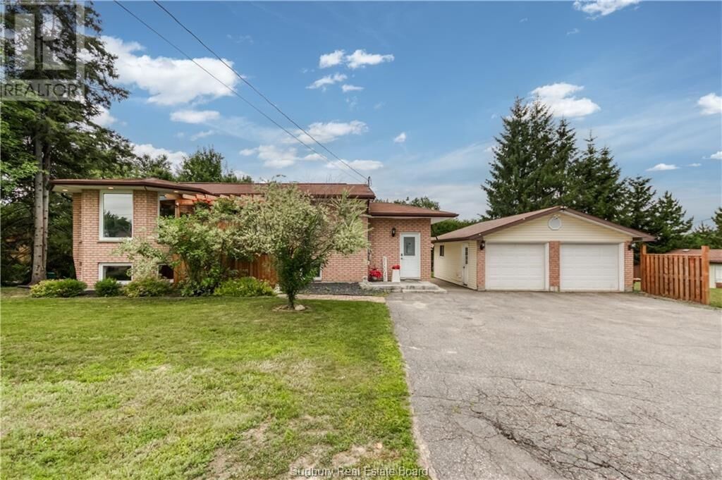 Property Photo: 1825 McCrea Heights Avenue ON P3N 1M5