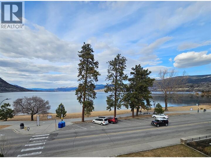 578 Lakeshore Drive 402 — photo 1