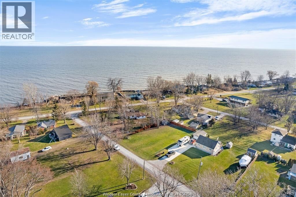Property Photo:  18 Marentette Avenue  ON N0P 2P0 