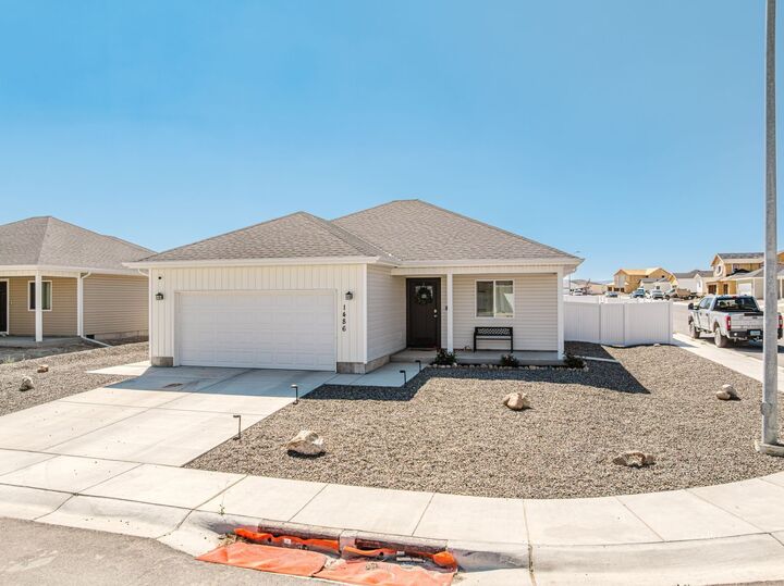 Property Photo: 1486 Daisy Drive NV 89801