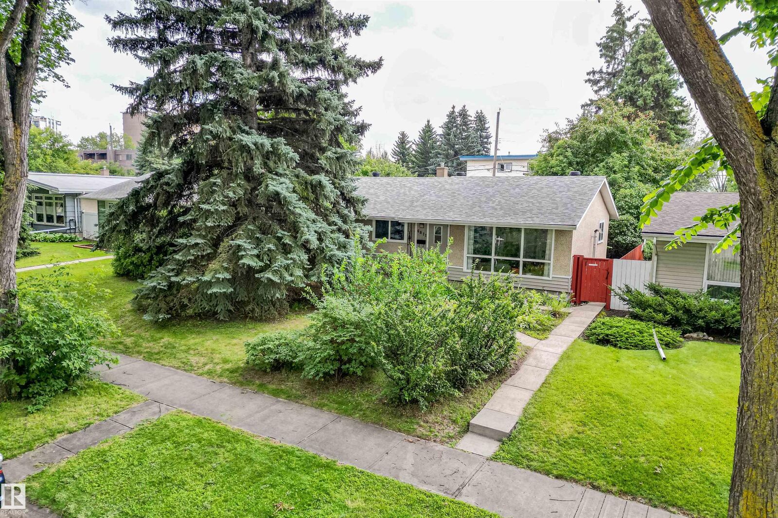 Property Photo:  6811 101A Avenue NW  AB T6A 0M3 
