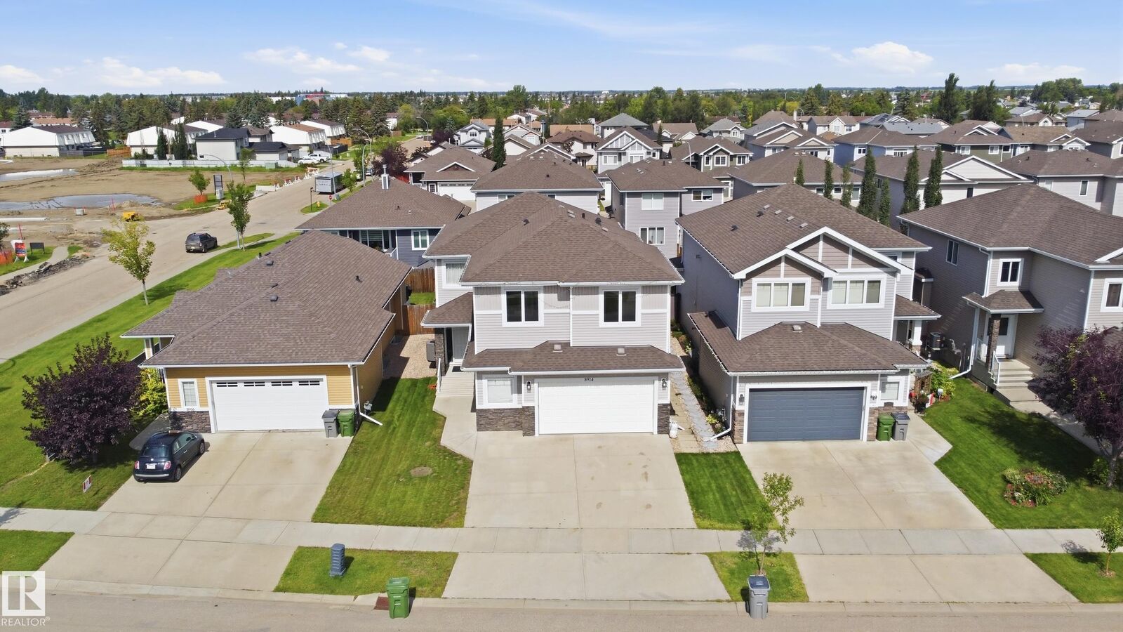 Property Photo: 8914 97 Avenue AB T8R 2N7