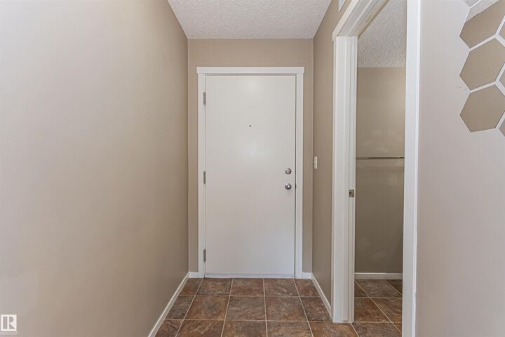 Property Photo:  5816 Mullen Place NW  AB T6R 0W3 