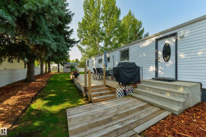Property Photo:  13 The Parkway NW  AB T6P 1C8 