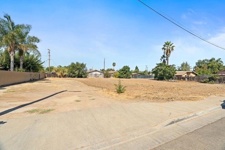 Property Photo: 424 Wallace CA 93638