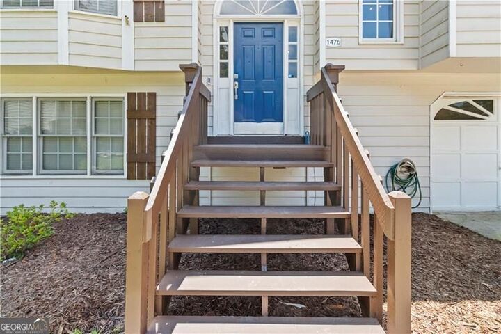 Property Photo: 1476 Chateau Circle GA 30043