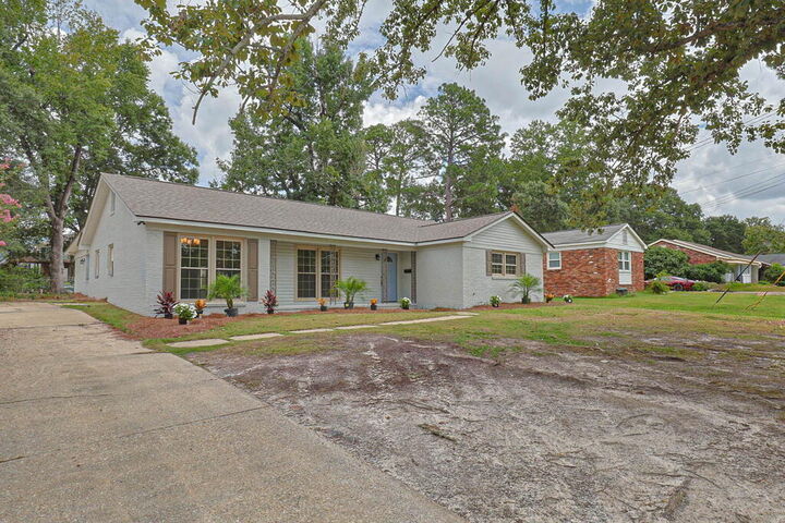 Property Photo:  2201 Devonshire Drive  GA 31904 
