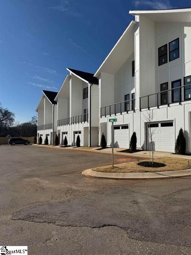 Property Photo: 200 Ackert Way SC 29605