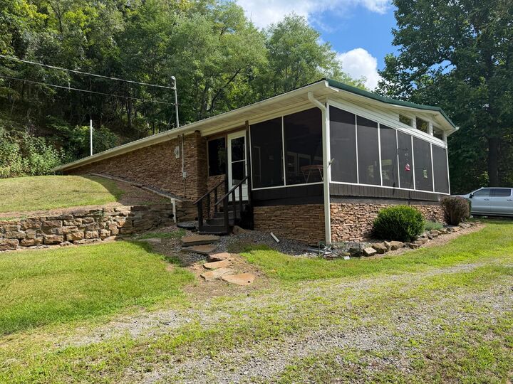 Property Photo: 572 Dameron Rd WV 24918
