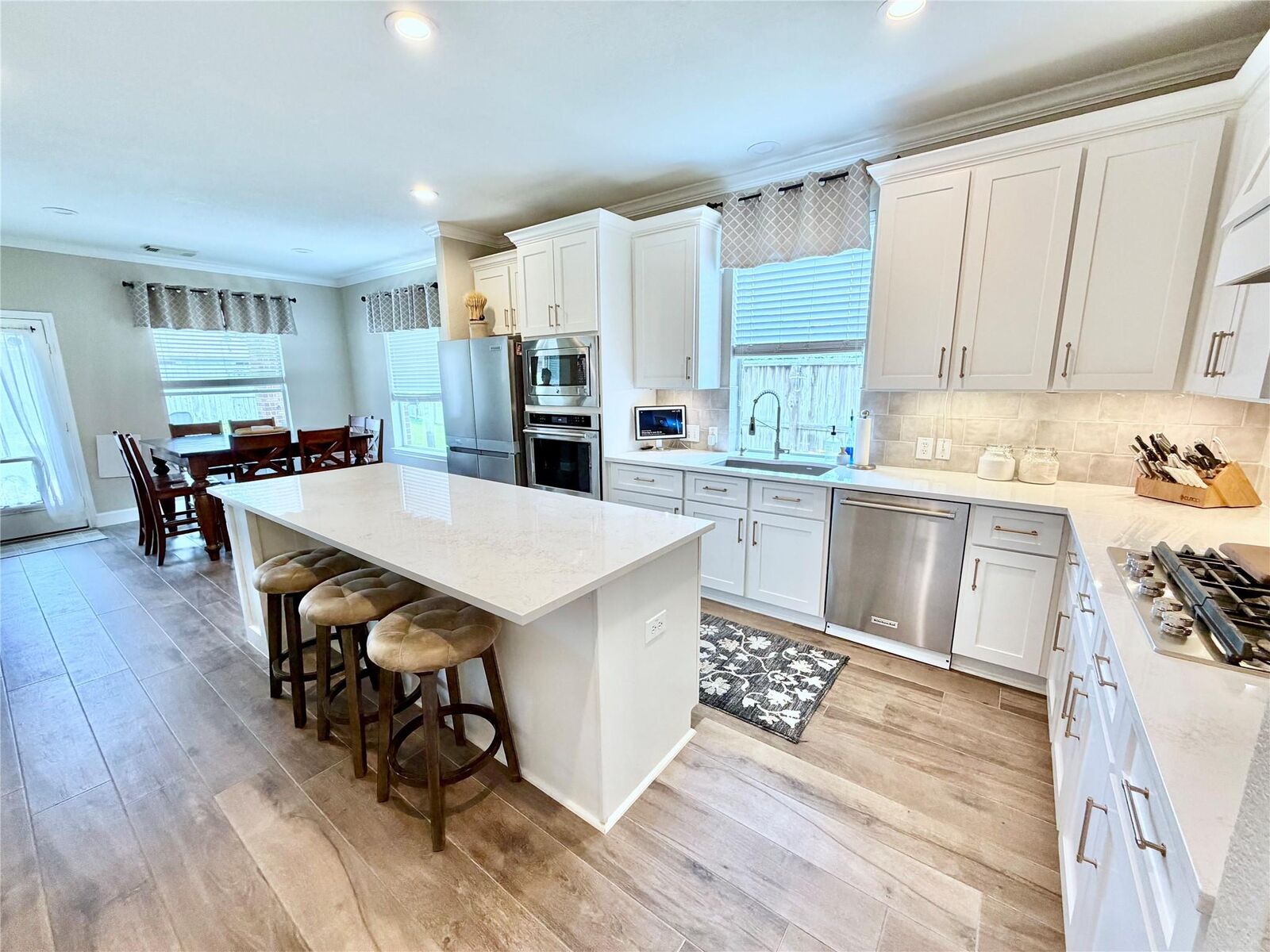 Property Photo: 2500 Rockygate Lane TX 77546