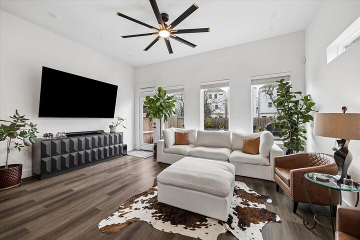 Property Photo: 5318 Wunder Lane TX 77091