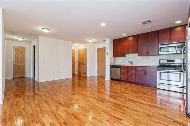 Property Photo:  17 Meadow Rd 302  NJ 07070 