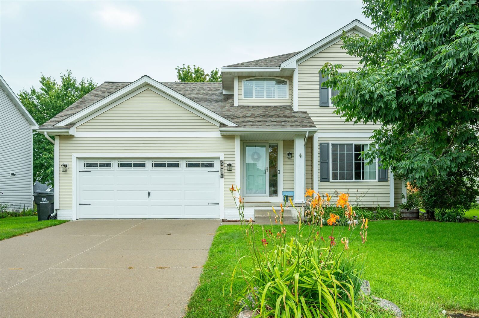 Property Photo: 2013 NW School Street IA 50023