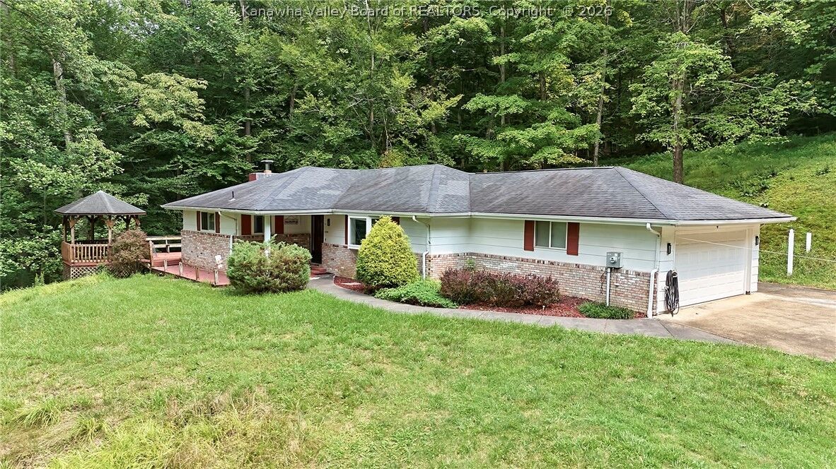 Property Photo:  1011 Lynn Oaks Drive  WV 25313 