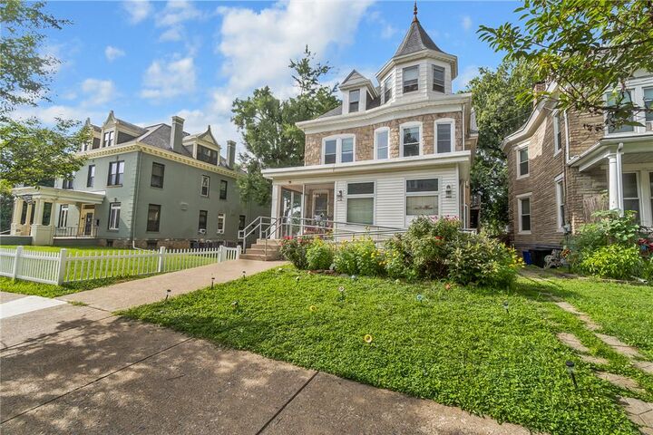 Property Photo:  825 Lehigh Street 2  PA 18042 
