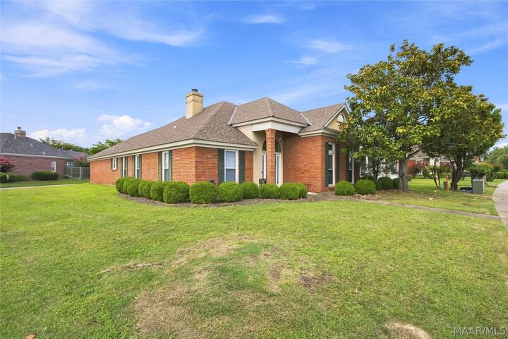 Property Photo:  2068 Parkview Drive S  AL 36117 