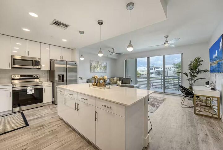Property Photo: 1709 N Tamiami Trail 220 FL 34234