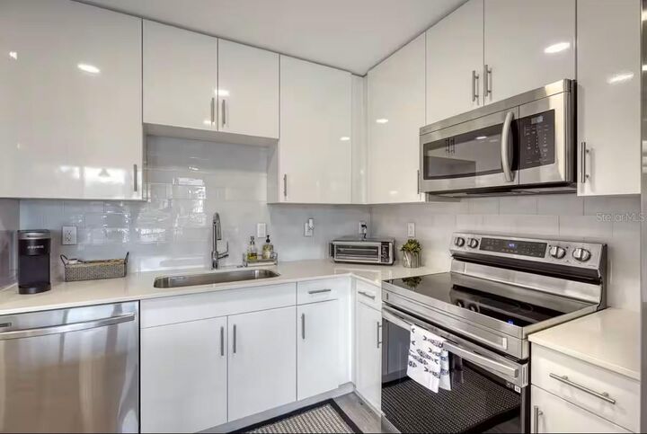 Property Photo:  1709 N Tamiami Trail 220  FL 34234 