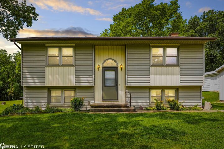 Property Photo:  2390 Sand Road  IA 50158 