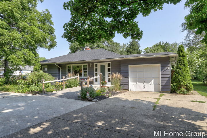 Property Photo:  252 Thomas Street  MI 49010 