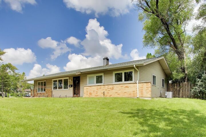 Property Photo:  1300 Jefferson Road  IL 60169 