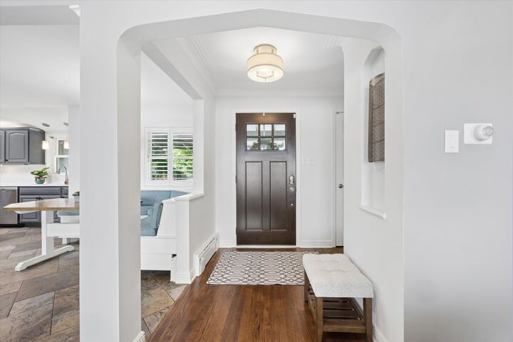 Property Photo:  501 N Edgewood Avenue  IL 60526 