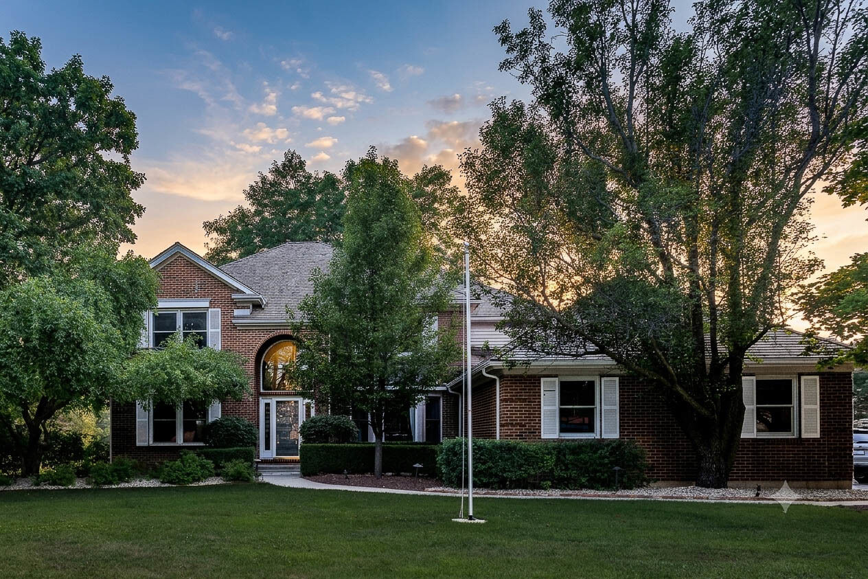 Property Photo: 1422 Eagle Ridge Drive IL 60002