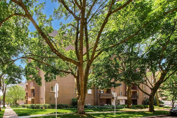 Property Photo: 1365 Ashland Avenue 501 IL 60016