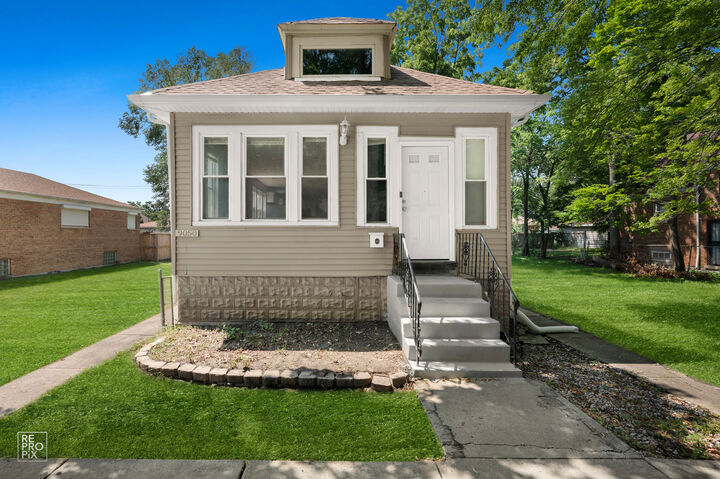 Property Photo: 9050 S Ellis Avenue IL 60619