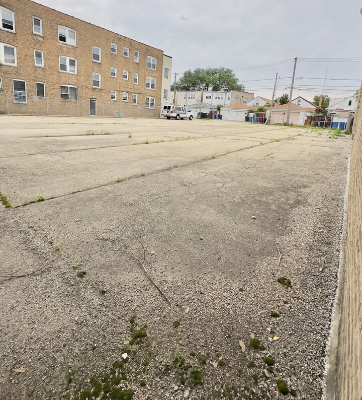 Property Photo:  4918-22 W Diversey Avenue  IL 60639 